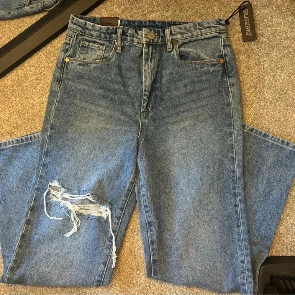 NWT BLANKNYC Relaxed High Rise Straight Leg Rip Loose Fit Jeans - Picture 5 of 7